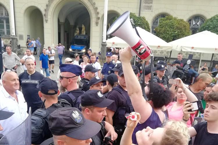 Temat Tygodnia: Czy władze Wrocławia mogą i powinny rozwiązywać manifestacje narodowców?