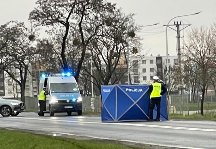 Śmiertelny wypadek pod Wrocławiem. Sprawca uciekł. Trwa policyjna obława