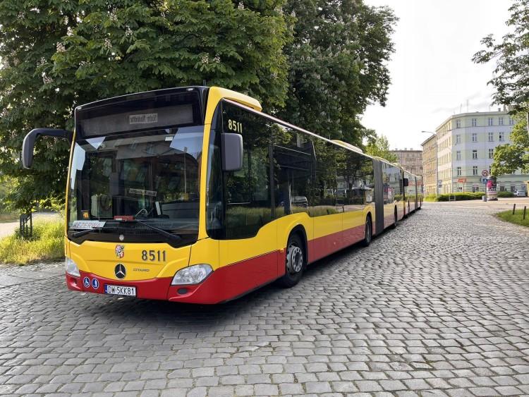 Wrocław: Bomba lotnicza na Nadodrzu. Saperzy wyciągnęli ogromny niewybuch z ziemi [ZDJĘCIA]