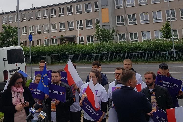 Wiosna chce, by prokuratura zajęła się tematem reformy edukacji