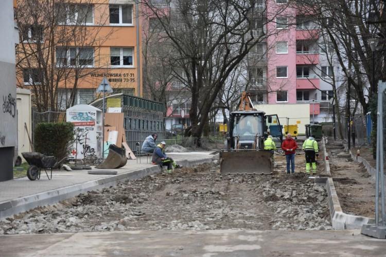 Ulica Zajęcza rozkopana. Końca remontu nie widać