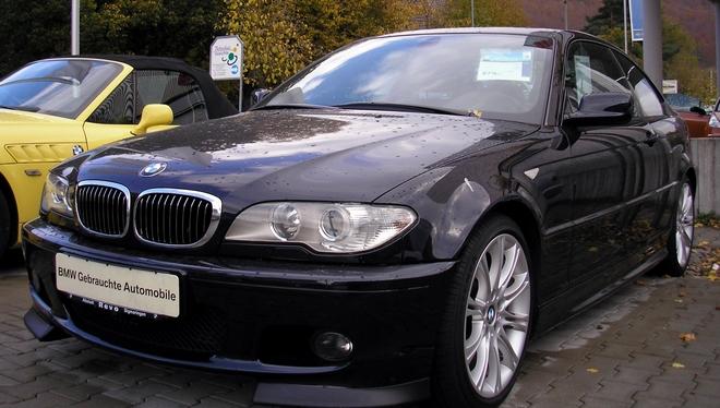 Miasto sprzedało czarne, sportowe BMW. Bez kluczyka i mocno zużyte. Za 7 tys. złotych