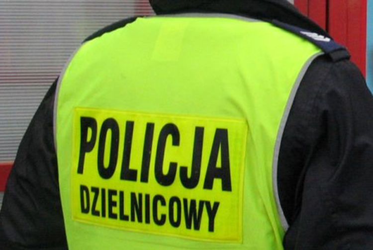 Zgubił na stacji benzynowej 5 tysięcy zł. Policjanci pomogli mu je odzyskać