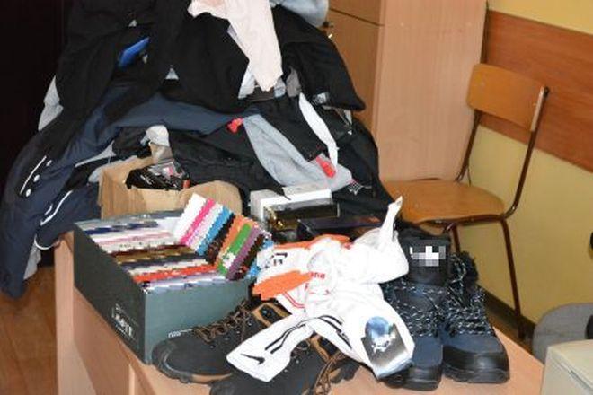 Policja zwinęła kobietę, która handlowała podrabianymi perfumami, odzieżą i butami