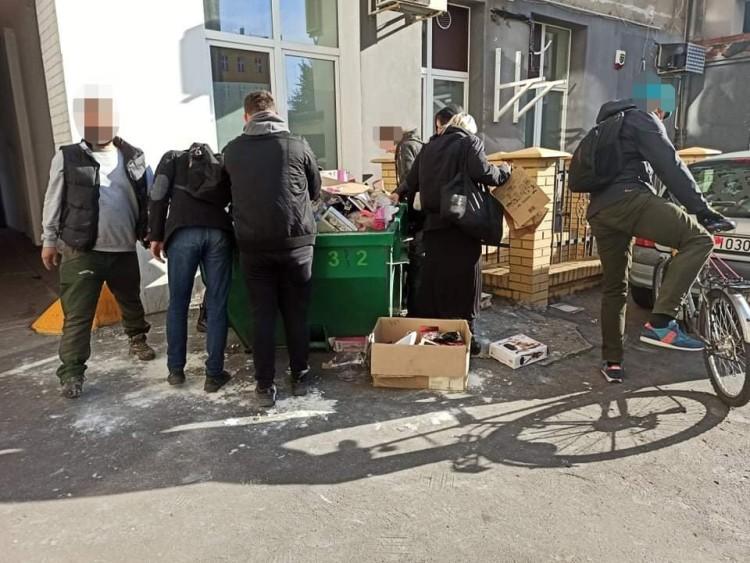 Likwidacja znanego sexshopu. Ludzie rzucili się na darmowe wibratory [ZDJĘCIA]