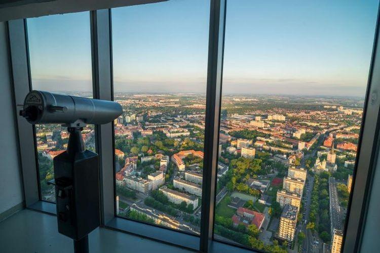 Punkt Widokowy Sky Tower wciąż nieczynny. Prezentowana w nim wystawa wstrzymana [ZDJĘCIA]