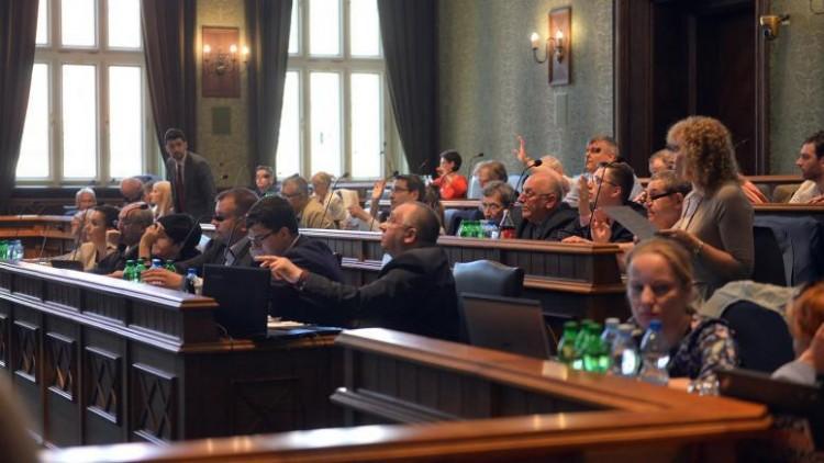 Koalicja Obywatelska wygrywa wybory do rady miejskiej, ale nie ma większości [OFICJALNE WYNIKI WYBORÓW, PEŁNA LISTA]