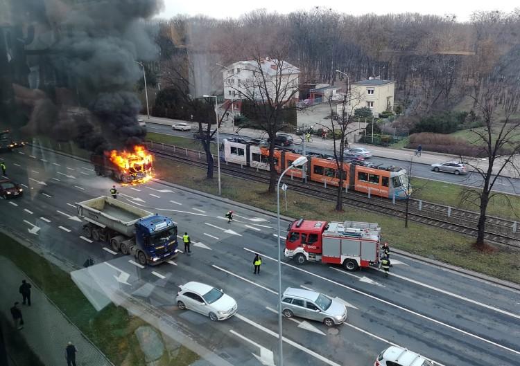 Pożar ciężarówki na Lotniczej [ZDJĘCIA, WIDEO]