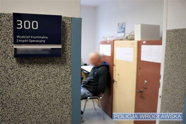 Torba z narkotykami w skradzionej taksówce. Zatrzymano cztery osoby [ZDJĘCIA,WIDEO]
