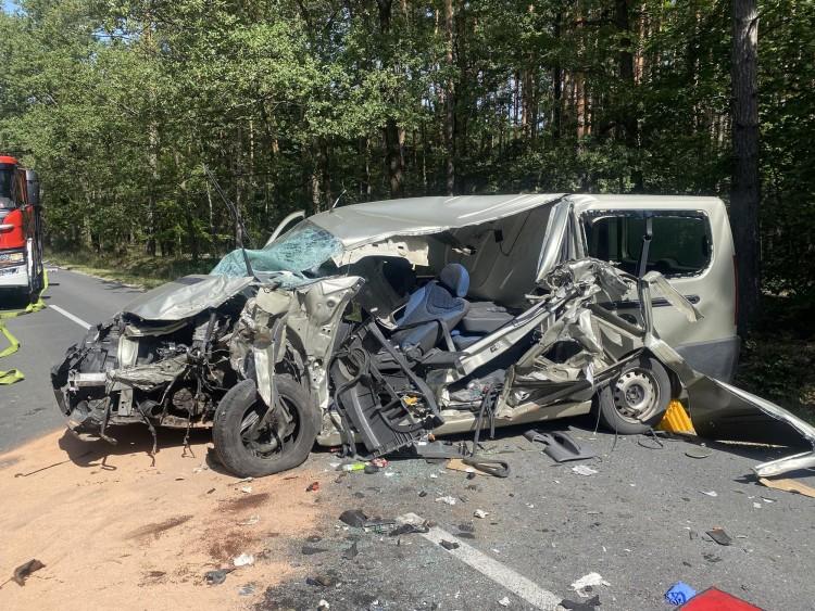 Dolny Śląsk: Ciężarówka zmiażdżyła busa. Kierowcę zabrał do szpitala helikopter