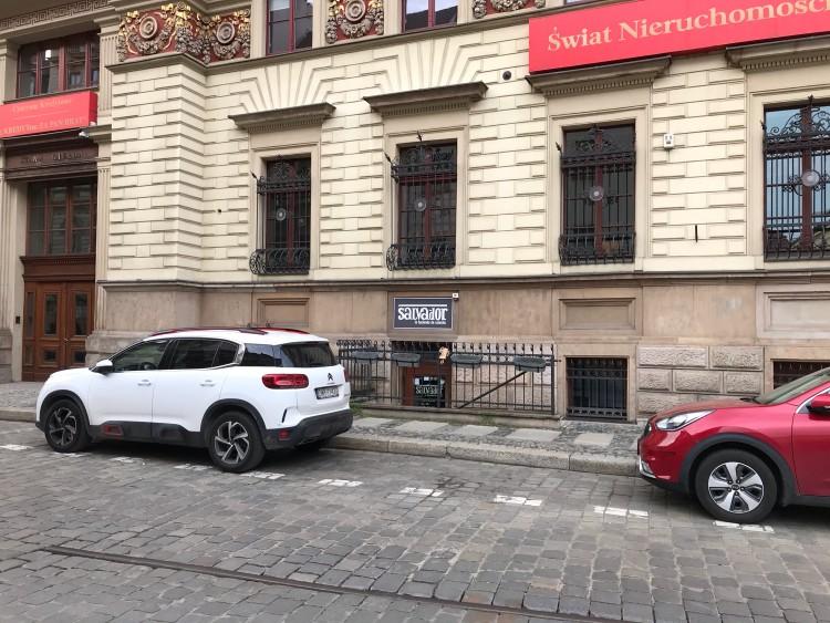 Klub muzyczny w centrum wystawiony na sprzedaż [ZDJĘCIA]