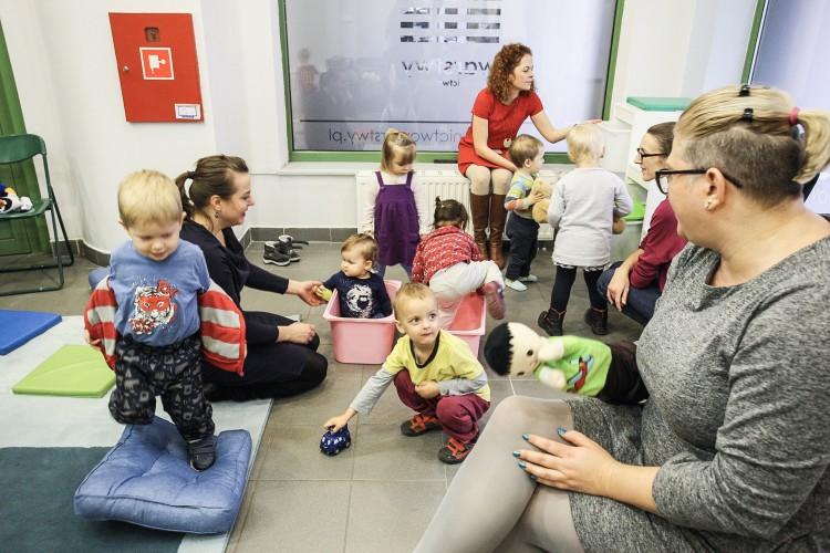 Karmienie piersią w miejscach publicznych? Miasto wydziela wrocławiankom osobne pokoje [LISTA, ZDJĘCIA]