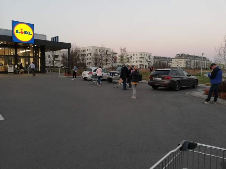 Zakupy na Wielkanoc. Jak przed świętami będą czynne sklepy? [GODZINY OTWARCIA]