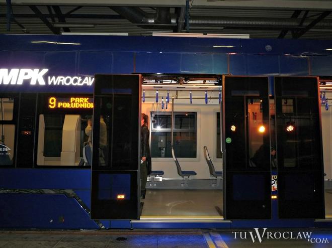 Wrocławskie MPK poszukuje kilkudziesięciu pracowników do sprzątania tramwajów i autobusów