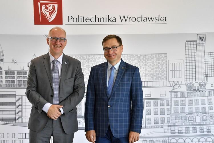 CYBERTRON dla młodych informatyków