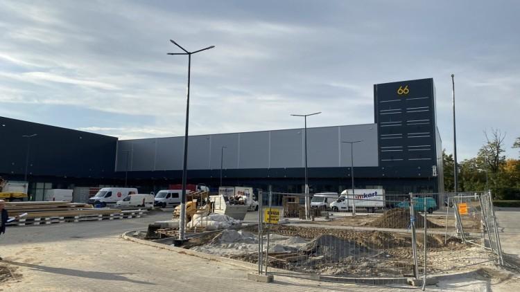 Wrocław: Nowa galeria handlowa prawie gotowa. Kiedy otwarcie?