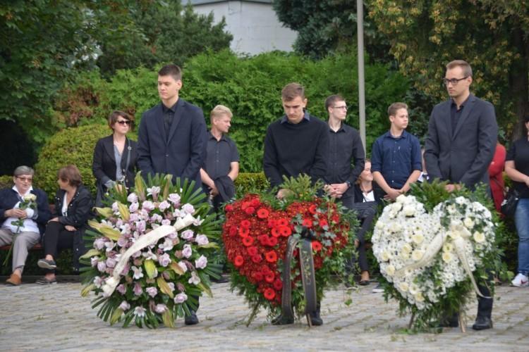 Tłumy pożegnały Adama Wójcika na cmentarzu Grabiszyńskim [ZDJĘCIA]