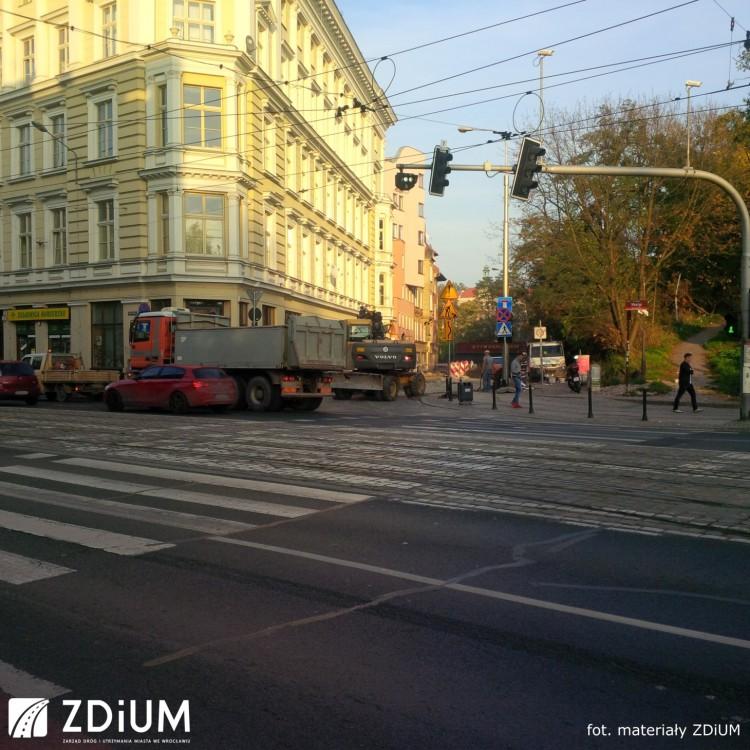 Nowa droga rowerowa powstanie później. Przeszkodą awaria sieci gazowej [ZDJĘCIA]