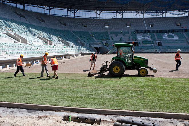 Na stadionie rozwijają trawę, ale Śląsk może na niej zagrać pod koniec września