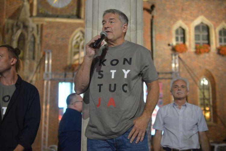 Władysław Frasyniuk tłumaczył się w prokuraturze ze znieważenia żołnierzy