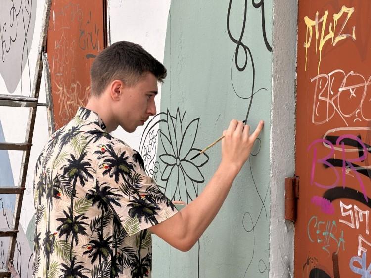 Na Lotniczej powstaje mural. Zobaczcie zdjęcia