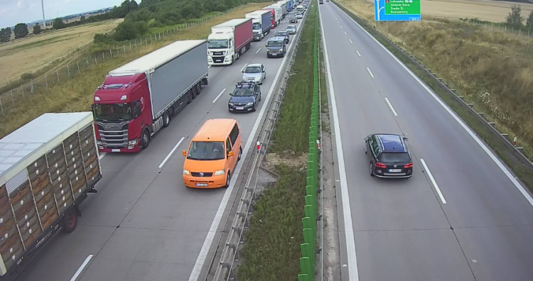 Korek jest gigantyczny! Autostrada po trzecim dziś wypadku stoi w obu kierunkach