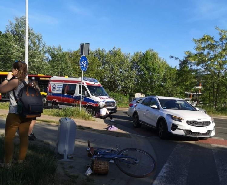 Fatalne spotkanie dwóch kobiet. Jedna jechała autem, a druga na rowerze