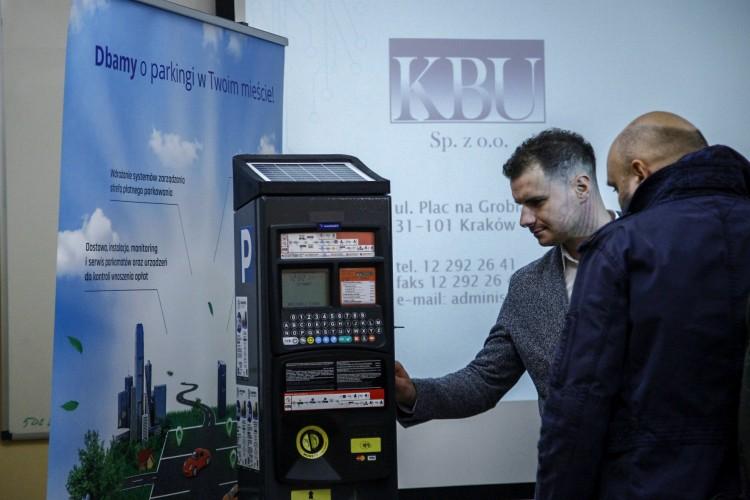 Nowe parkomaty we Wrocławiu już za kilka dni. Co się zmieni? [ZDJĘCIA]