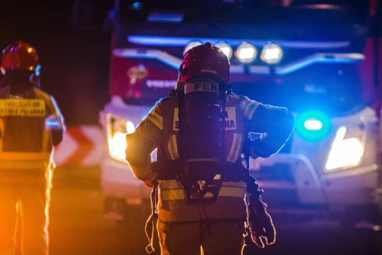 Wrocław: Pożar w hali na Bystrzyckiej. Ewakuowano kilkadziesiąt osób
