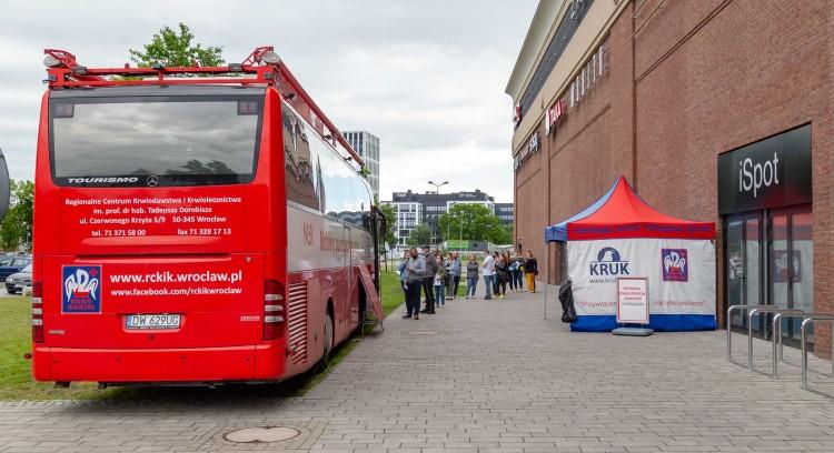 Nowe zapasy krwi pilnie potrzebne. Kolejna zbiórka przed galerią handlową
