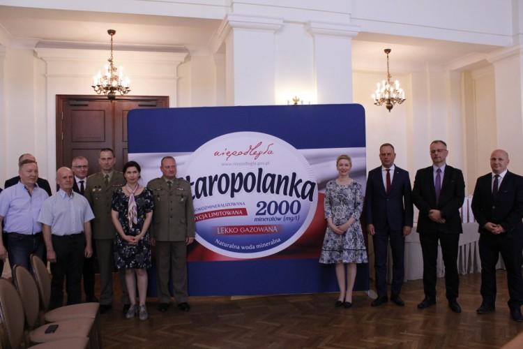Piknik militarno-historyczny i niepodległa woda mineralna czyli Święto Flagi we Wrocławiu