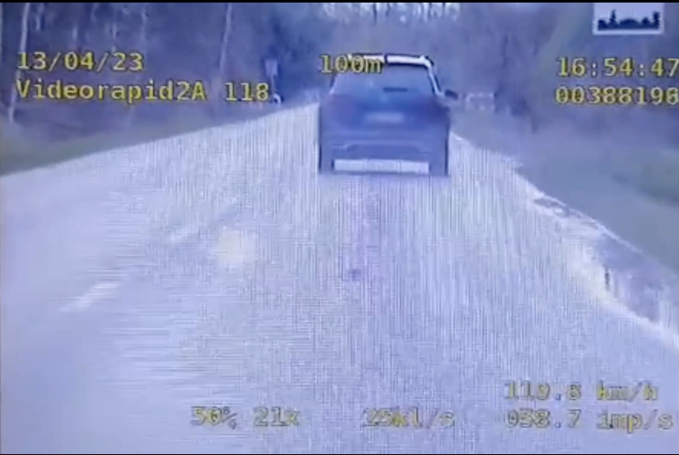 Pirat drogowy pędził 114 km/h po mieście. Stracił prawo jazdy