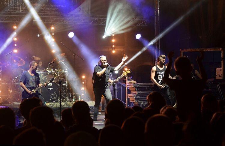 Koncert legendy polskiego rocka przełożony
