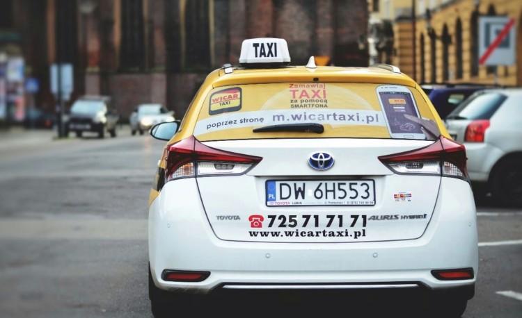 Wrocławski Taksówkarz: Czy człowieka-kierowcę stać na popełnianie 7 głupot dziennie?