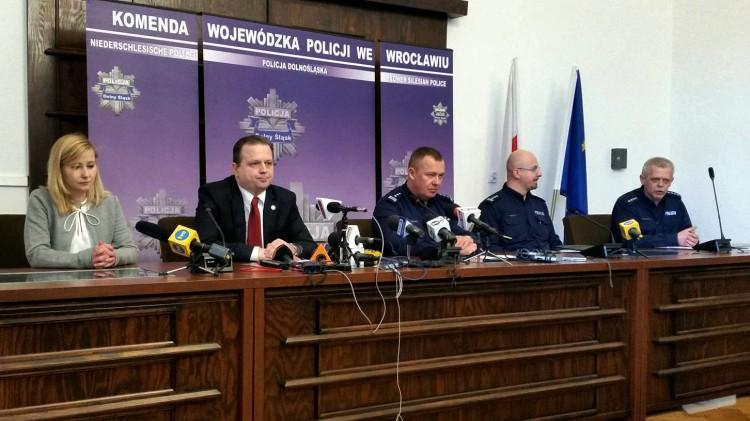 Wrocław: grupa fałszywych pośredników kredytowych rozbita! Oszukali 11 tys. osób [VIDEO]