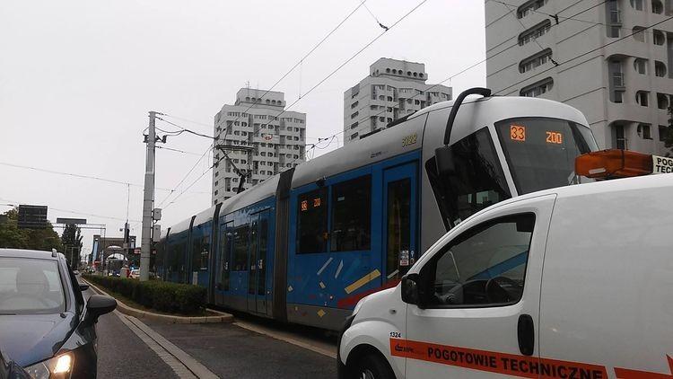 Tramwaj wykoleił się za Mostem Grunwaldzkim.Ruch został już przywrócony [ZDJĘCIA]