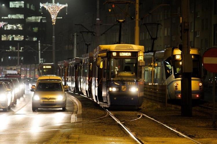 Zima nie służy tramwajom. Następne wykolejenie składu MPK
