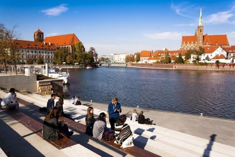Wrocław: Zakaz sprzedaży alkoholu w nocy w całym mieście. Będzie głosowanie