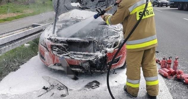 Pożar auta na A4. Trwa akcja gaśnicza, są spore korki