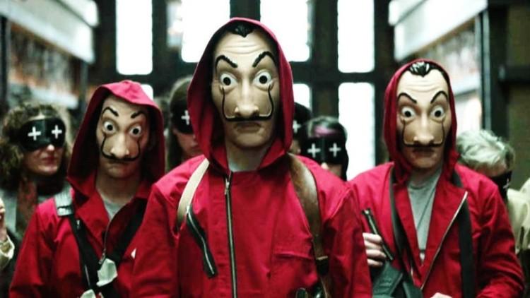 „Dom z papieru” po wrocławsku. Grupa przetwarzała sztaby złota na granulat