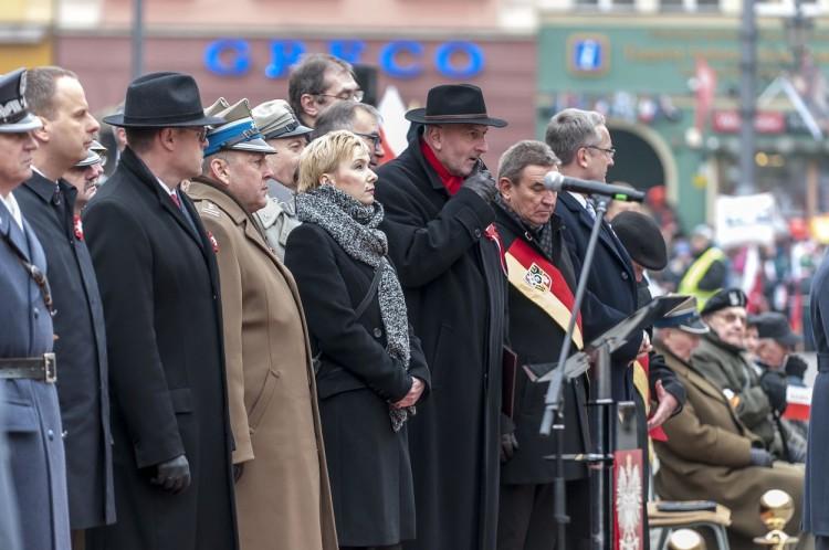 Radosna Parada Niepodległości przeszła ulicami Wrocławia [DUŻO ZDJĘĆ]