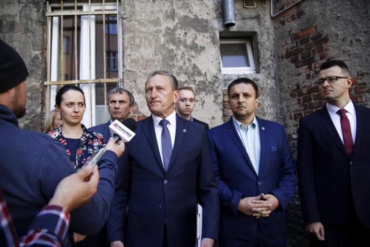 Jarząbek zapowiada, że odda pensję autorowi projektu, który rozwiąże problem korków we Wrocławiu. „Dość prześladowania kierowców!”