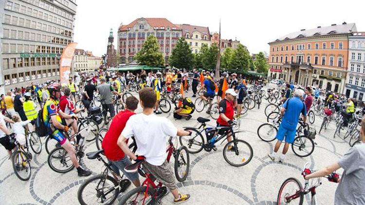 Masa Krytyczna znów przejedzie ulicami Wrocławia [UTRUDNIENIA DLA KIEROWCÓW]