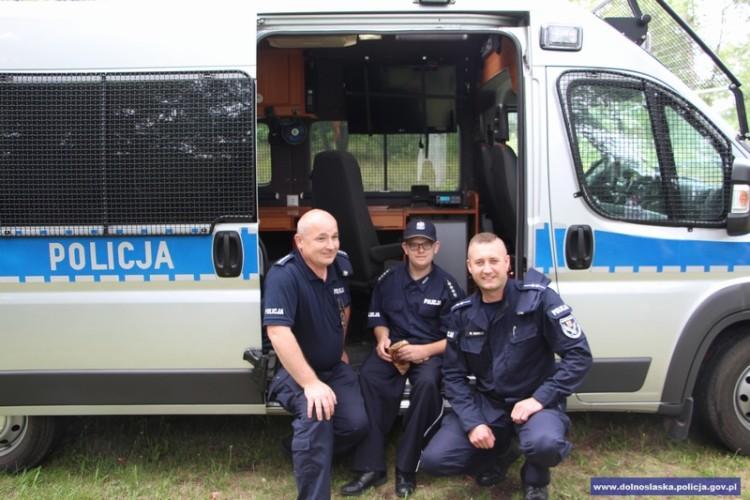 Dolnośląscy policjanci spełnili marzenie niepełnosprawnego Wiktora [ZDJĘCIA]