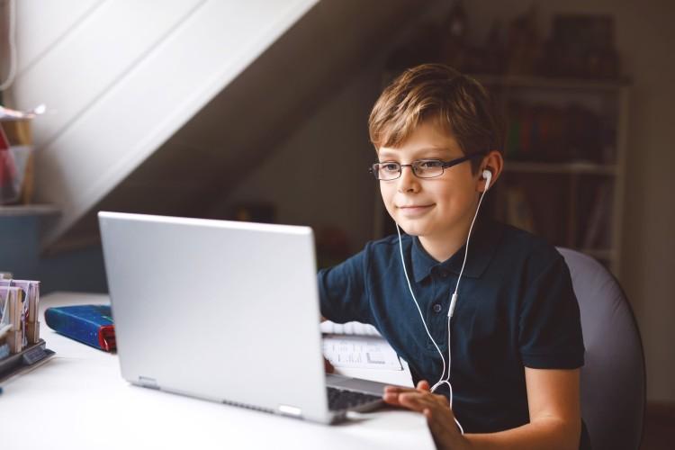 Kiedy laptopy dla uczniów trafią do Wrocławia? Znamy dokładną datę