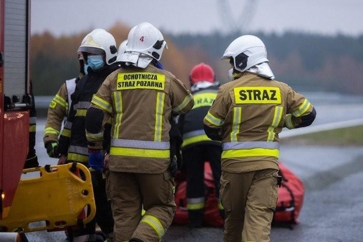 Śmiertelny wypadek pod Oleśnicą. Nie żyją dwie osoby, ranne zostały dzieci