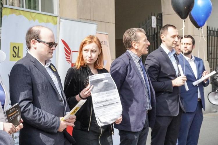 Wrocław: znów spalą PIT-y przed urzędem skarbowym