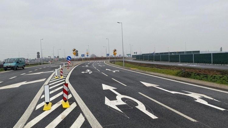 Naprawiają oświetlenie na ekspresowej S8. Zablokowany jeden pas ruchu