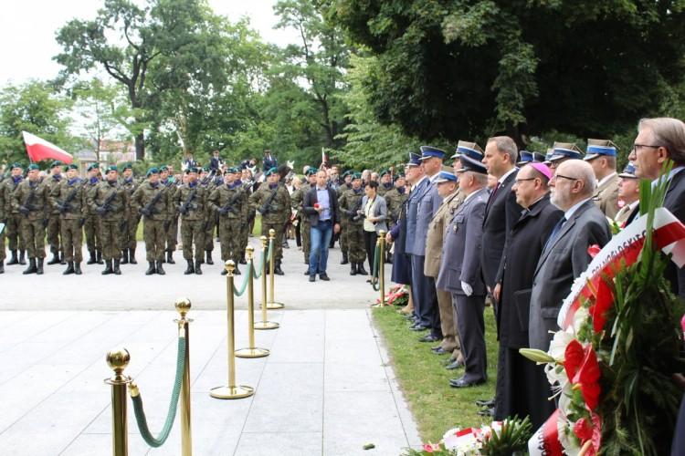 Wrocław uczcił rocznicę ludobójstwa na Wołyniu [ZDJĘCIA]
