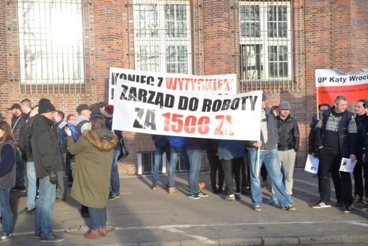 Listonosze strajkują. Chcą podwyżek [ZDJĘCIA]